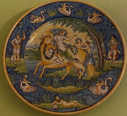null NEVERS, MOUNTAIN

Decorative earthenware dish depicting the removal from Europe...