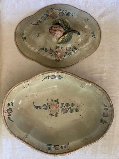 null SMALL OVAL BOUILLON in earthenware from La Rochelle ?

Decorated with flowers...