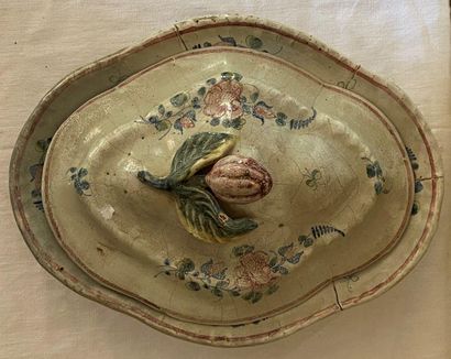 null SMALL OVAL BOUILLON in earthenware from La Rochelle ?

Decorated with flowers...