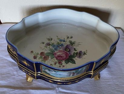 null TABLE CENTER - In polychromed earthenware - In the taste of Sevres- Circa 1900...