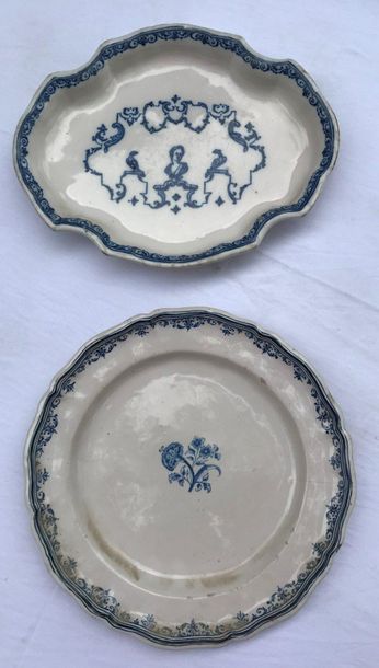null MOUSTIERS

Set of a plate and a four-lobed oval earthenware dish. One with a...