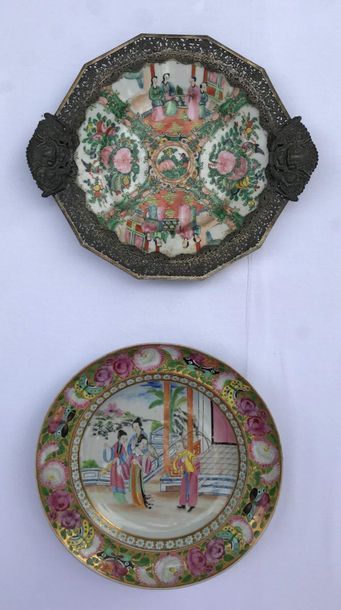null CHINA

Set of two Canton porcelain plates, one of which has a silver metal frame...