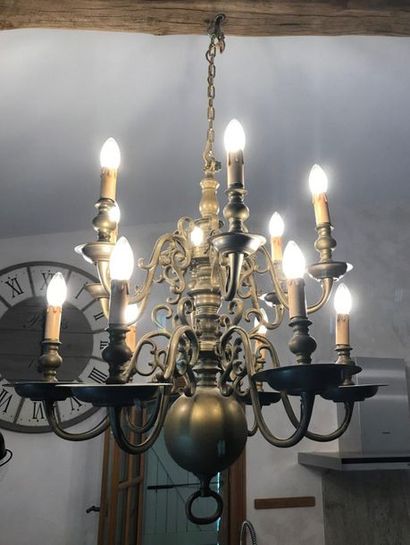 null Chandelier - Bronze Dutch style with 12 lights 

19th century 

H: 73 x D: 70...