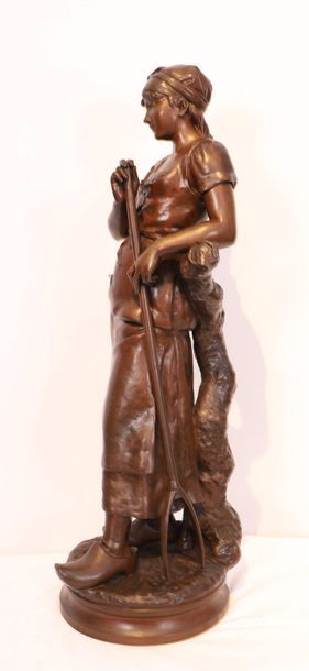null Auguste MOREAU (1834-1917)

BRONZE "PEASANT GIRL WITH A PITCHFORK" 

In patinated...