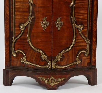 null VERY BEAUTIFUL AND CORNERED MARKED REGENCY ATTR. A MIGEON

In veneer marquetry...