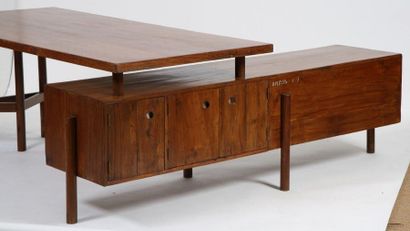 null PIERRE JEANNERET (1896-1967)

Removable teak and teak veneer pedestal desk,...