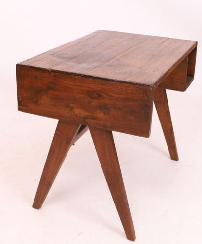 null PIERRE JEANNERET (1896-1967)

Small solid teak desk, with a rectangular top,...