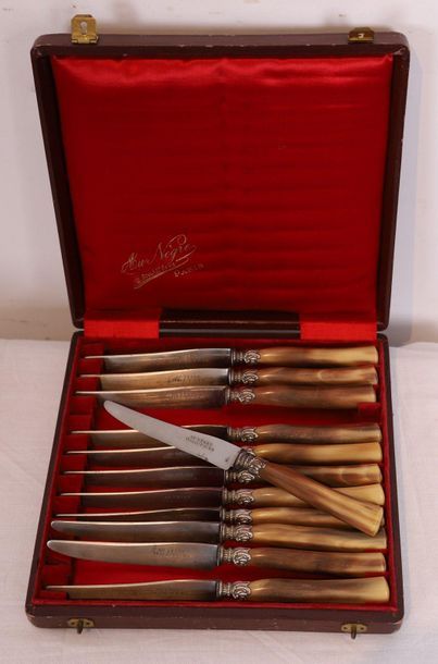 null VERY IMPORTANT LOT OF VARIOUS AND DIFFERENT KNIVES WITH WOODEN AND HORN HANDLES

Condition...