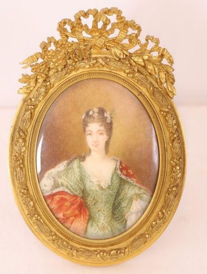 null MINIATURE "BUST PORTRAIT OF A QUALITY WOMAN"

Painting on ivory under glass,...