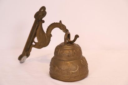 null CLOCHE DE MAISON

Décor d'animaux et des quatres prénoms des évangélistes.