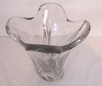 null DAUM FRANCE

Vase en cristal moulé à col évasé polylobé. Signé à la base.

H...