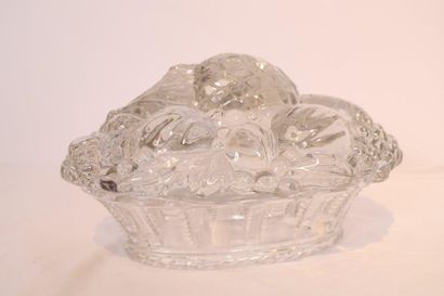 null BELLE COUPE COUVERTE EN CRISTAL MOULE DE BACCARAT.

Le couvercle à décor de...