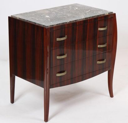 null CHEST OF DRAWERS IN EBONY OF MACASSAR

In Macassar ebony, three drawer front...
