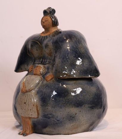 null PRETTY SCULPTURE "WOMAN AND HER DAUGHTER" BY MONIQUE LESBROUSSART

Glazed ceramic...