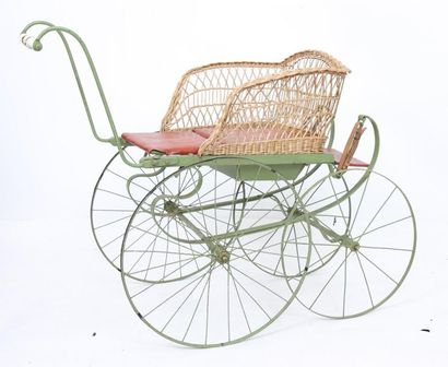 null LANDAU D'ENFANT XIXth

Made of metal, wood and wicker.

Use and maintenance...