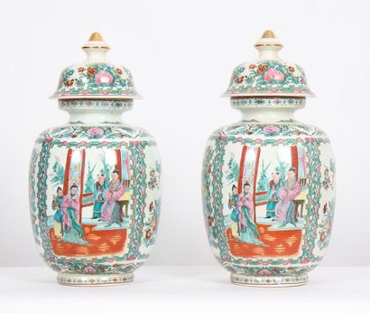null PAIR OF CUTLERY POTS WITH CHINESE DECORATION

In polychrome European faience...