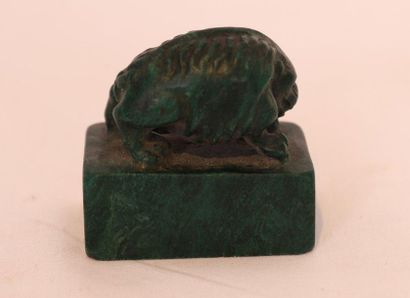 null GREEN STONE CACHET of rectangular shape surmounted by an animal. One side engraved...