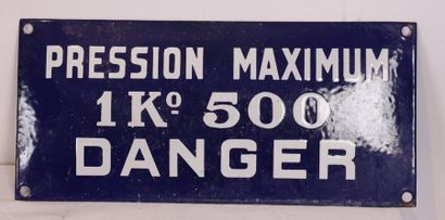 null ENAMELLED PLATE "MAXIMUM PRESSURE 1K 500, DANGER"

Rectangular shaped metal...