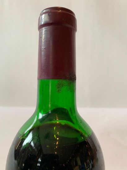 null 1 BTE PAUILLAC - 

1969

Etiquette tâchée 

Niveau bas épaule