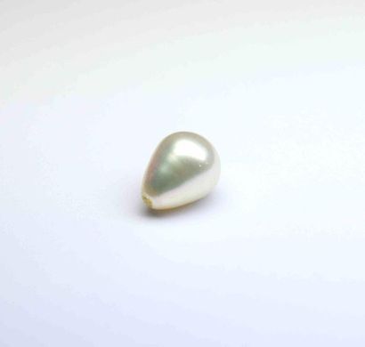 null On paper, a pear-shaped natural pearl with iridescent reflections for 5.40 ...