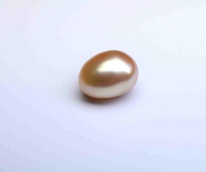 null On paper a natural oval salmon-coloured cultured pearl weighing 8.95 carats...
