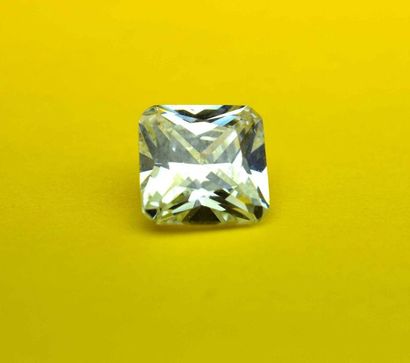 null On paper one natural white sapphire square size (square) for 2,80 c