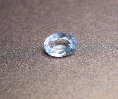null On paper an oval natural aquamarine for 2.35 carats