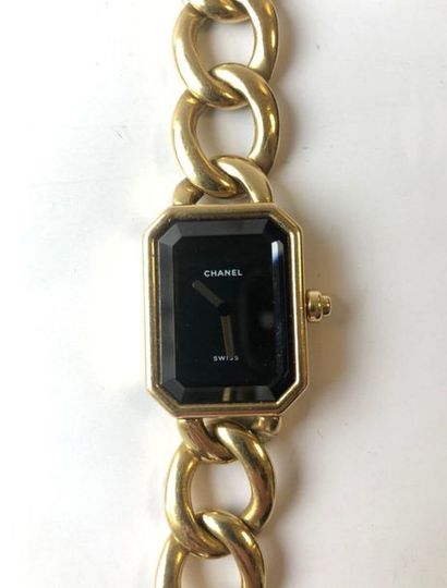 null CHANEL première

Watch model "Première" In yellow gold, 77 g gold.