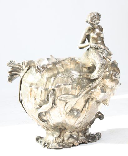 null ART NOUVEAU VASE 

In silver plated metal, with plant decoration topped by a...
