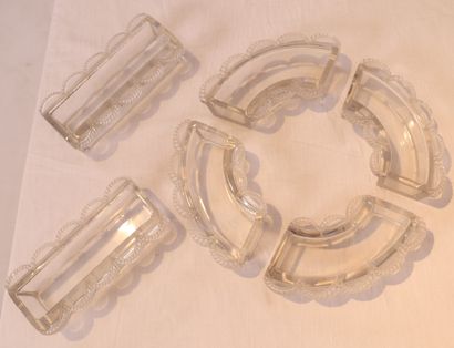 null LALIQUE CENTERPIECE MODEL "FESTOONS"

Composed of four curved and two straight...