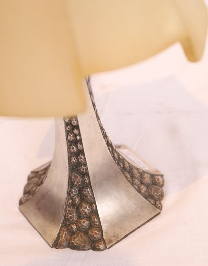 Albert CHEURET LAMPE DE BUREAU DE Albert CHEURET (1884-1966)

Lampe en bronze argenté...