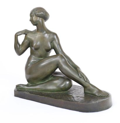 Marcel André BOURAINE 
TRES JOLIE BRONZE "FEMME NUE SE TOUCHANT L'EPAULE" DIT AUSSI...