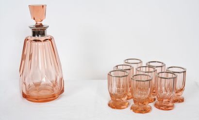 null LIQUEUR SERVICE 1925 

In orange cut crystal with silver highlights, consisting...