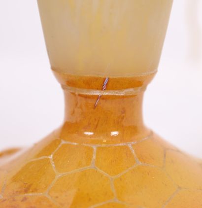 null 
BEAUTIFUL LAMP OF THE FRENCH GLASS

Acid-etched "date" model. Signed at the...