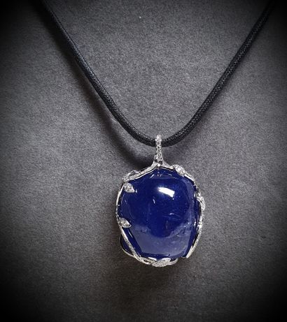 null White gold pendant with a very important NATURAL Tanzanite cushion cabochon...