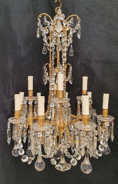 BACCARAT VERY RARE AND BEAUTIFUL PAIR OF BACCARAT CHANDELIERS WITH TWELVE LIGHTS

Gilt...