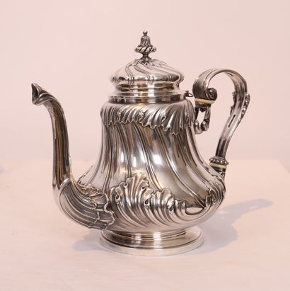 ODIOT VERY NICE SILVER THE-CAFE SERVICE FROM THE ODIOT HOUSE INCLUDING : 

A samovar,...