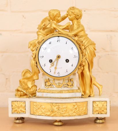 null PENDULE "JEUNE FEMME ET AMOUR" LOUIS XVI 

En bronze doré et marbre blanc, à...
