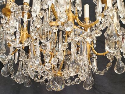 BACCARAT VERY RARE AND BEAUTIFUL PAIR OF BACCARAT CHANDELIERS WITH TWELVE LIGHTS

Gilt...