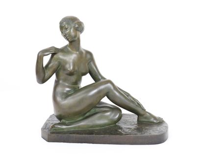 BOURAINE TRES JOLIE BRONZE "FEMME NUE SE TOUCHANT L'EPAULE" DIT AUSSI "LE REVEIL"...