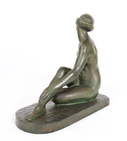 BOURAINE TRES JOLIE BRONZE "FEMME NUE SE TOUCHANT L'EPAULE" DIT AUSSI "LE REVEIL"...