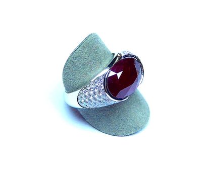 null Ring white gold centered in half closed of a NATURAL oval Ruby probably Burmese...