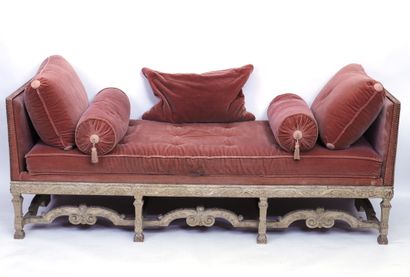  VERY RARE LOUIS XIV REGENCY DAYBED 
In moulded and finely carved natural wood, with...