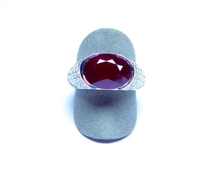 null Ring white gold centered in half closed of a NATURAL oval Ruby probably Burmese...