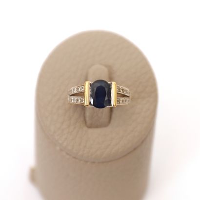 YELLOW GOLD RING WITH SAPPHIRE AND DIAMONDS....