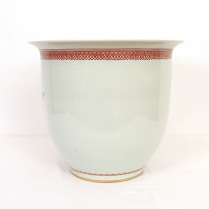 GUANGXU JARDINIÈRE ÉPOQUE GUANGXU en porcelaine décorée de pivoines

Chine fin XIXème...