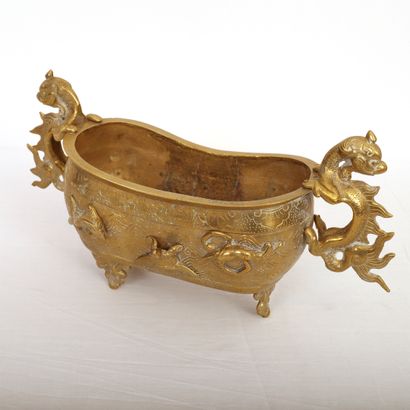 null SMALL ASIAN BRONZE TRIPOD CUP decorated with marine animals

The handles in...