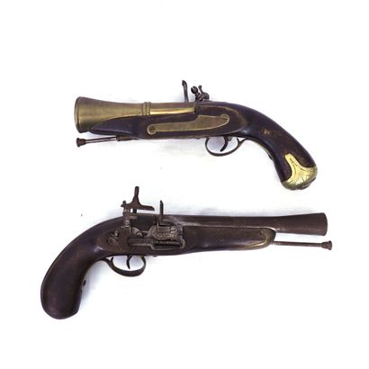 null SET OF TWO FLINTLOCK PISTOLS

- Spanish type pistol.

Chiseled flintlock lock...