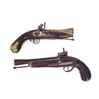 null SET OF TWO FLINTLOCK PISTOLS

- Spanish type pistol.

Chiseled flintlock lock...