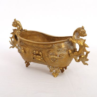 null SMALL ASIAN BRONZE TRIPOD CUP decorated with marine animals

The handles in...